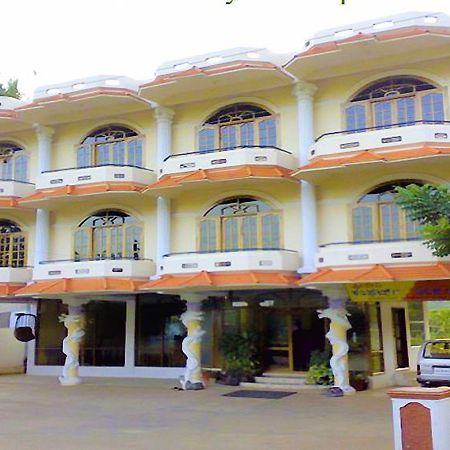 Sri Devi Comforts Hotel Chikmagalūr Esterno foto